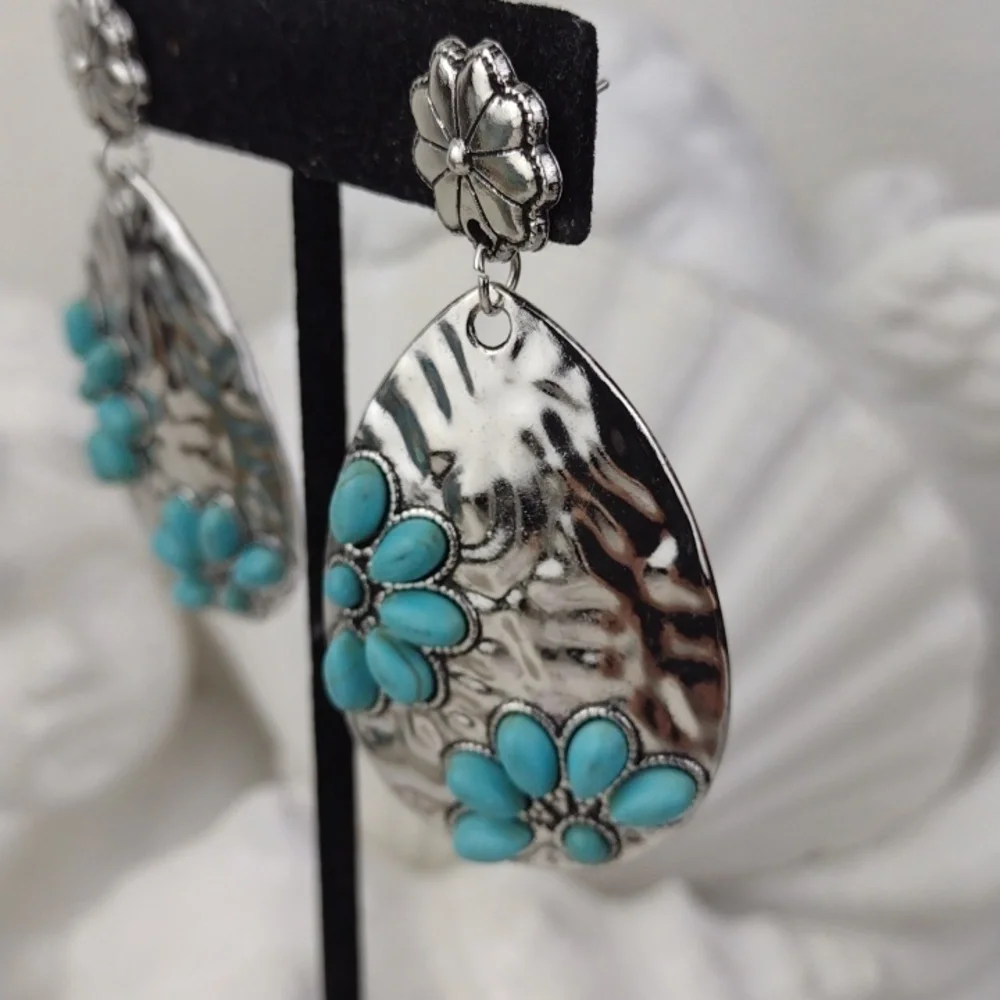 Hammered & Silver & Turquoise silver tone
